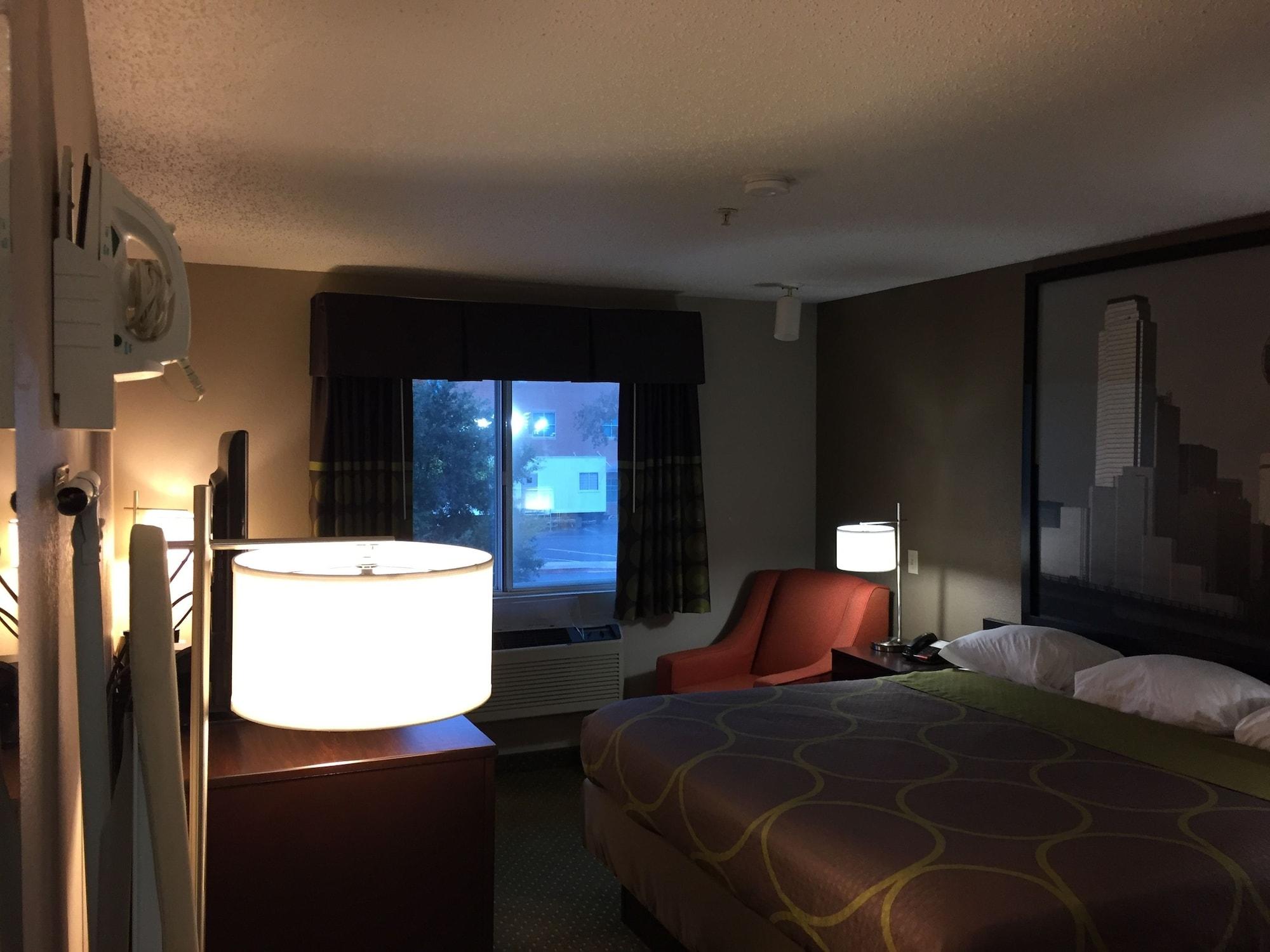 Super 8 By Wyndham Bedford Dfw Airport West Motel Buitenkant foto