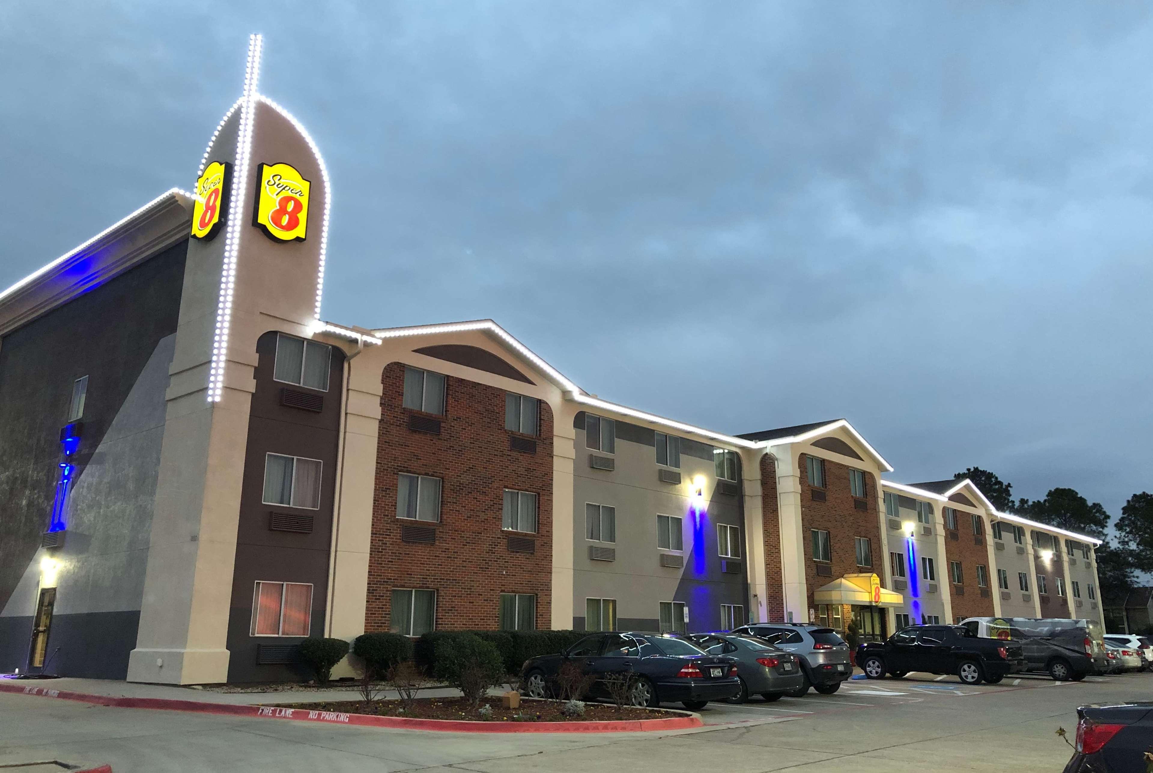 Super 8 By Wyndham Bedford Dfw Airport West Motel Buitenkant foto
