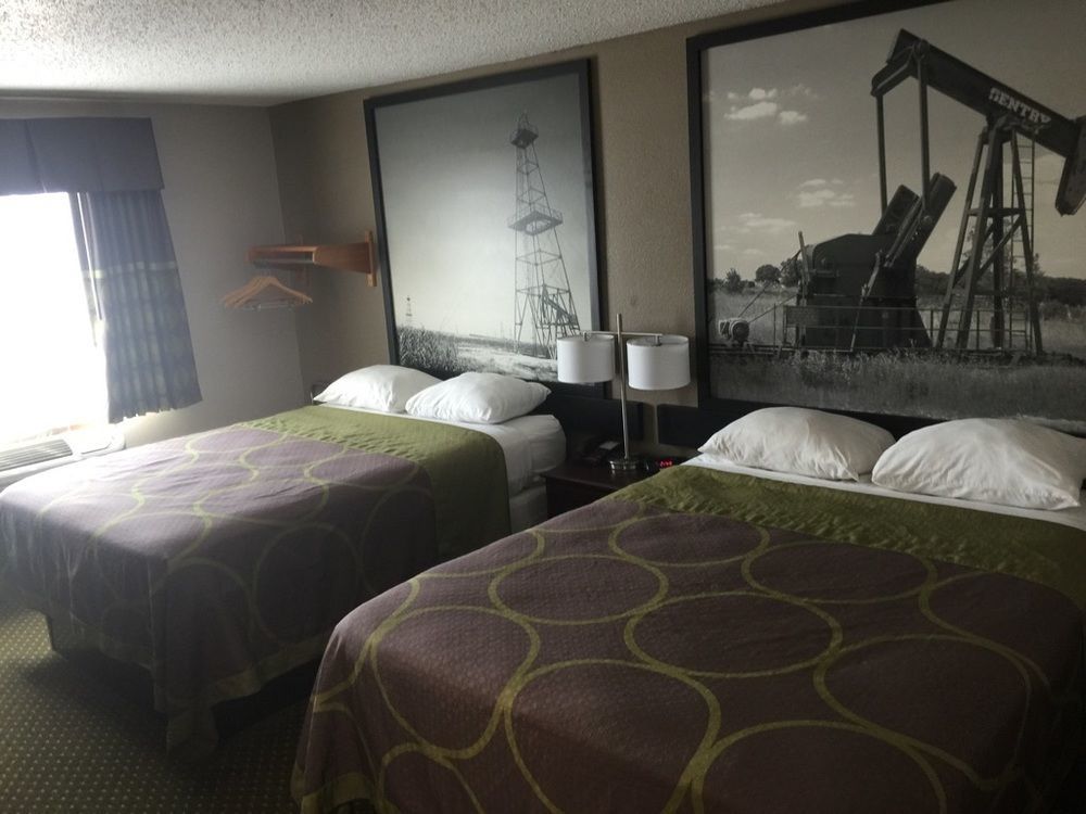 Super 8 By Wyndham Bedford Dfw Airport West Motel Buitenkant foto
