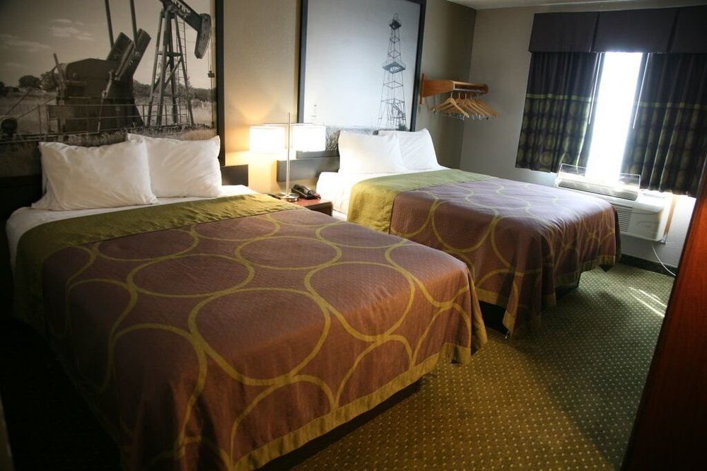 Super 8 By Wyndham Bedford Dfw Airport West Motel Buitenkant foto